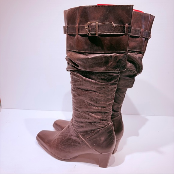Vintage Brown Leather Heeled Boots with Buckle Detail - Picture 6 of 14